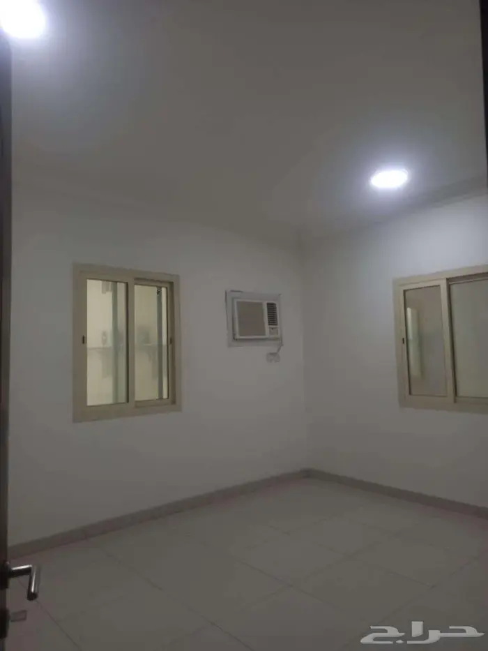 شقة عوائل للإيجار السنوي بحي الضباب 1