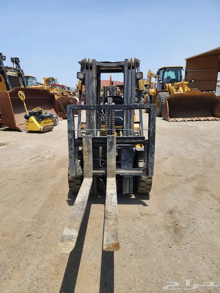 تم البيع رافعه كتربلر 3طن موديل 2012 معرض رواد المعدات 6