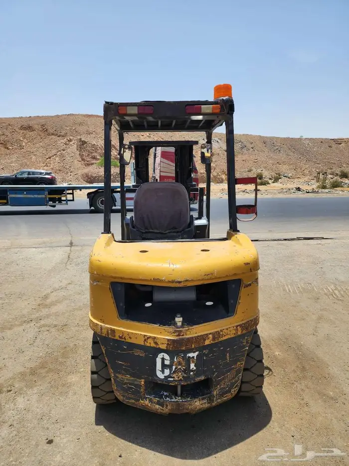 تم البيع رافعه كتربلر 3طن موديل 2012 معرض رواد المعدات 5