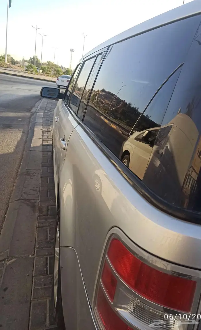 سيارة عائلية نظيفة 1