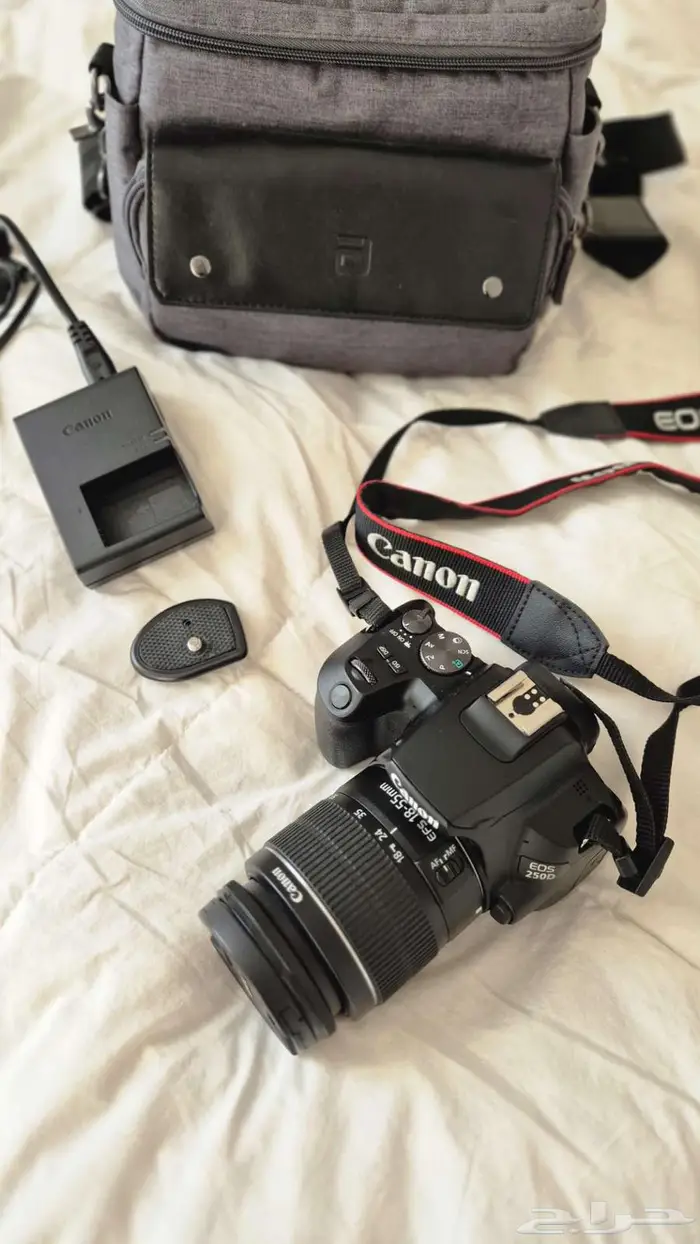 كاميرا Canon EOS 250D للبيع شبه جديدة 0