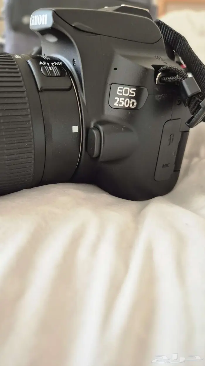 كاميرا Canon EOS 250D للبيع شبه جديدة 3
