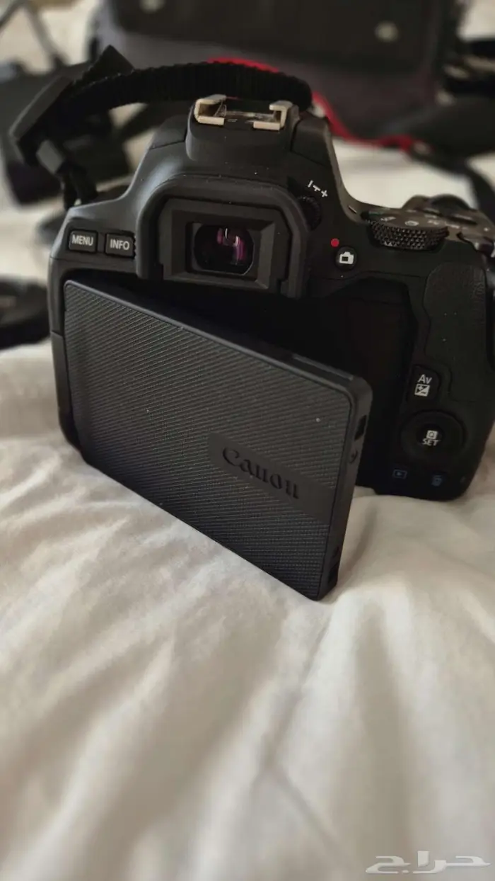 كاميرا Canon EOS 250D للبيع شبه جديدة 4
