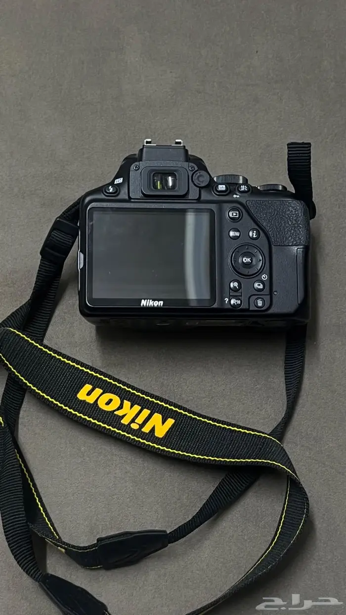 كاميرا نيكون D3500 مع عدسة 50mm مع الشاحن 0