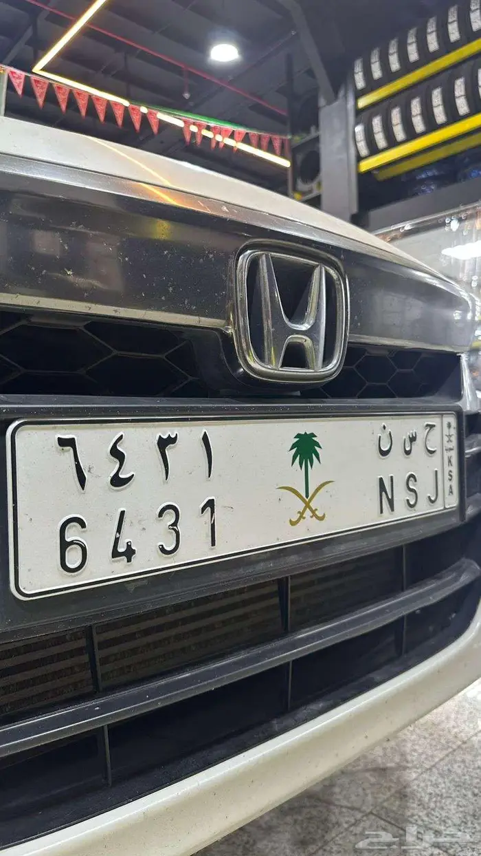 لوحة حسن 6431 مع شعار النخلة الملونة جاهزة للنقل 0