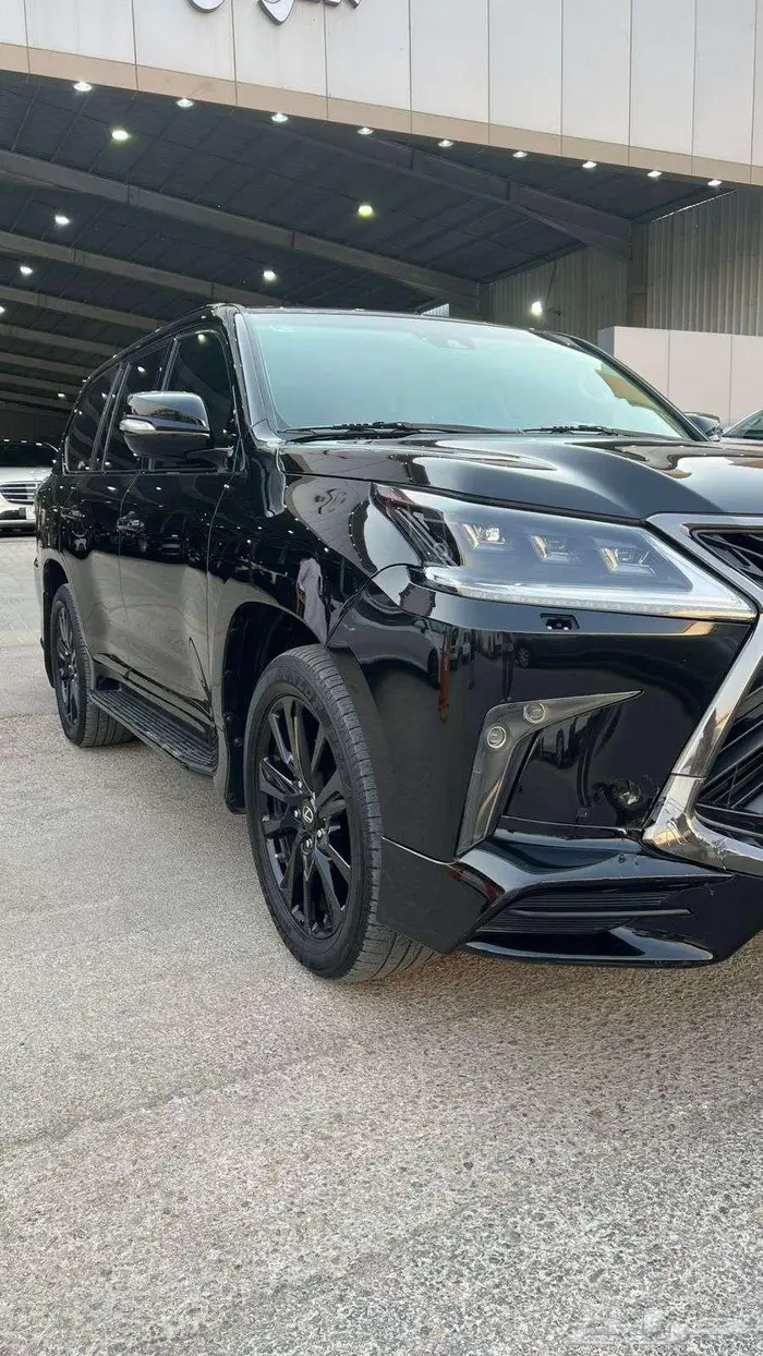 لكزس LX570 موديل 2020- معرض خلف للسيارات 1