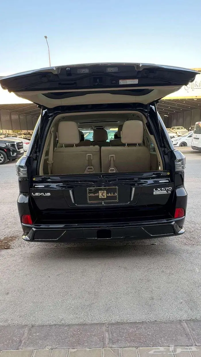 لكزس LX570 موديل 2020- معرض خلف للسيارات 11