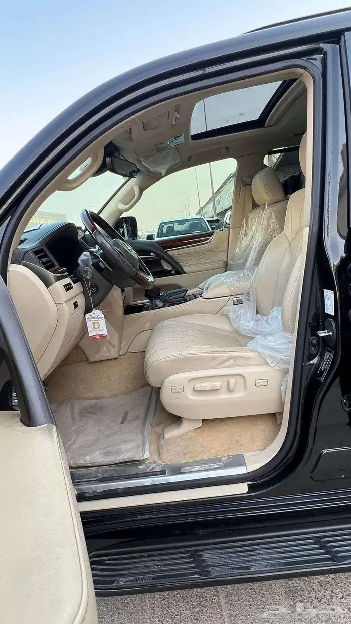 لكزس LX570 موديل 2020- معرض خلف للسيارات 12