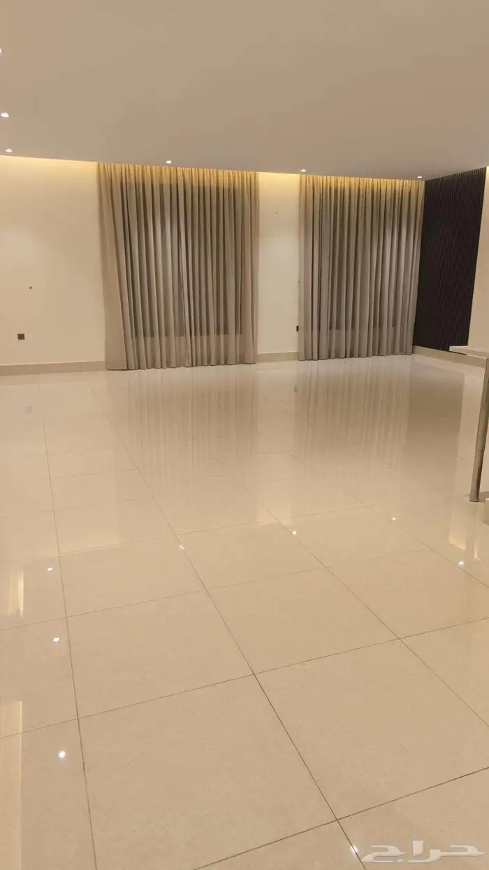 للبيع شقة حي القيروان 5