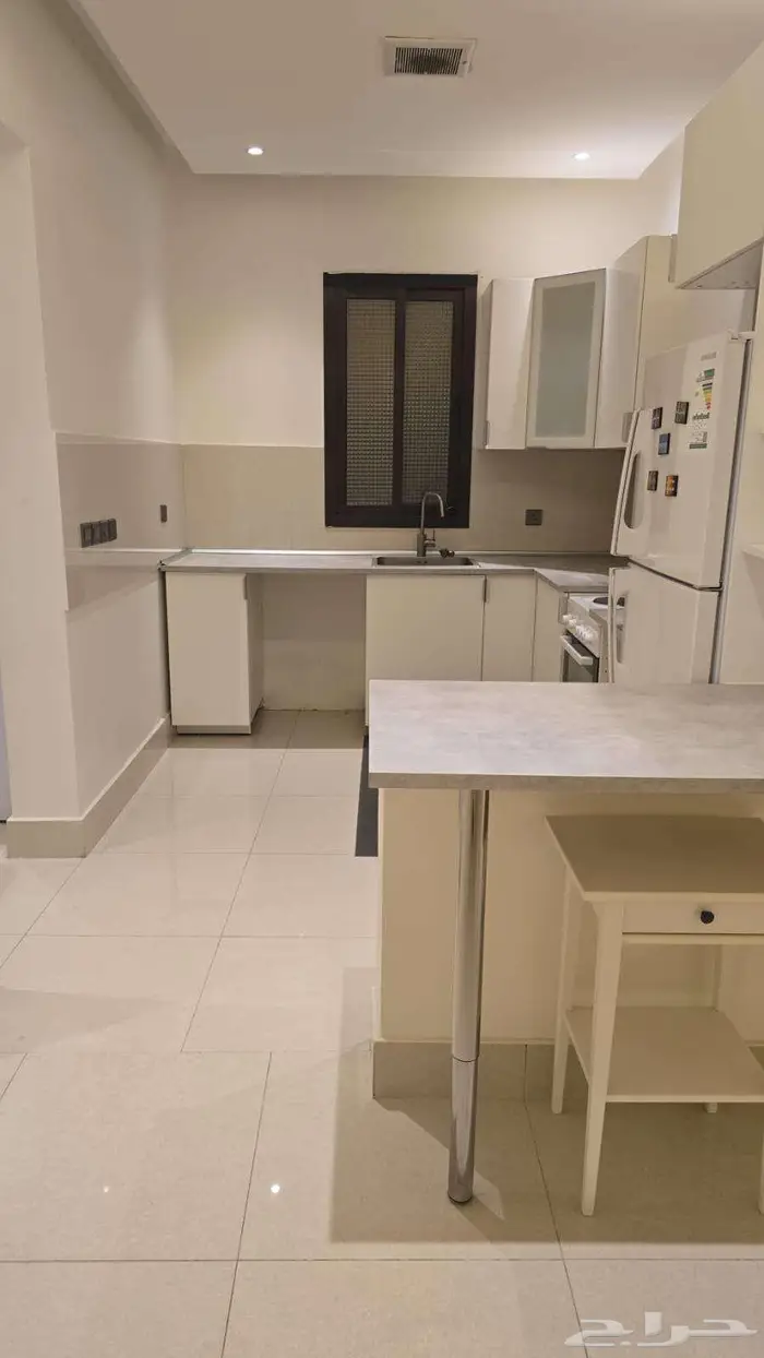 للبيع شقة حي القيروان 7