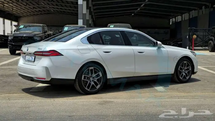 2025 BMW 5-SERIES 520i 2.0T RWD GCC 0Km ضمان الوكيل 6