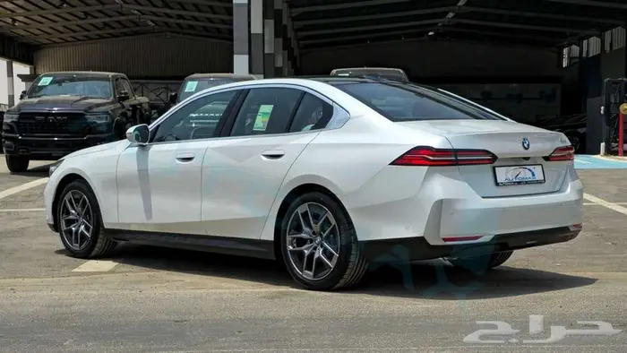 2025 BMW 5-SERIES 520i 2.0T RWD GCC 0Km ضمان الوكيل 4