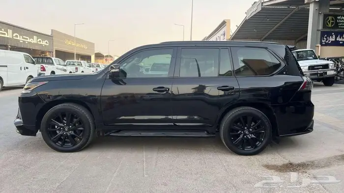 لكزس LX570 موديل 2020- معرض خلف للسيارات 3