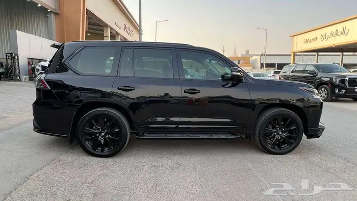 لكزس LX570 موديل 2020- معرض خلف للسيارات 4