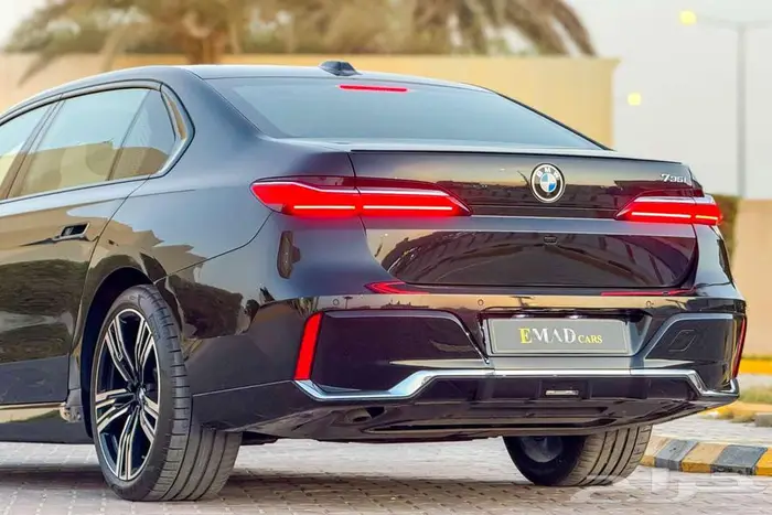 BMW 735i M KIT 2023 اسود خليجي تحت الضمان 4