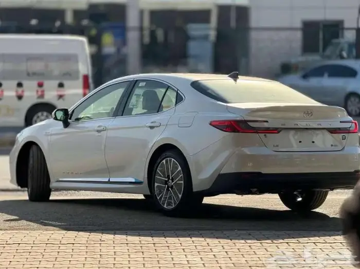 تويوتا كامري LE هايبرد 2025 3