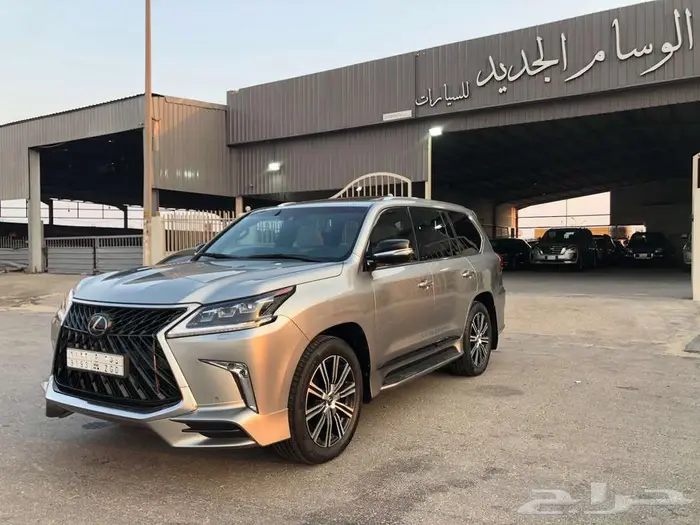 جيب لكزس LX570 (مخزن عداد قليل 77 ألف km) 5