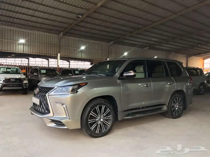 جيب لكزس LX570 (مخزن عداد قليل 77 ألف km) 37