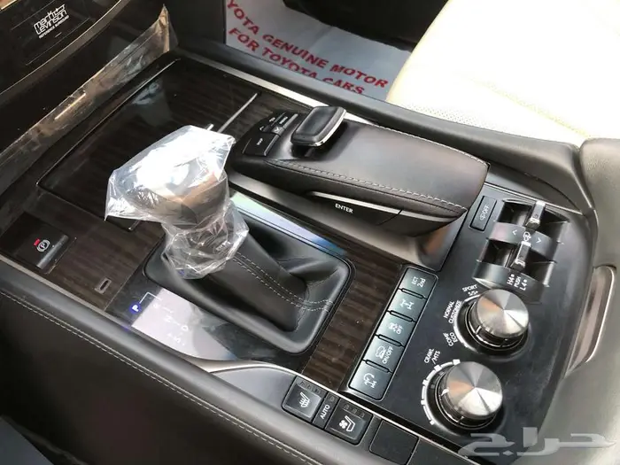جيب لكزس LX570 (مخزن عداد قليل 77 ألف km) 24