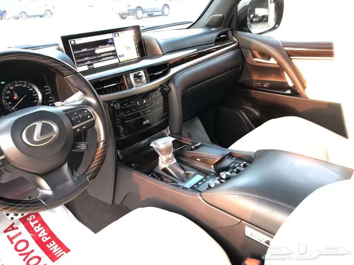جيب لكزس LX570 (مخزن عداد قليل 77 ألف km) 23