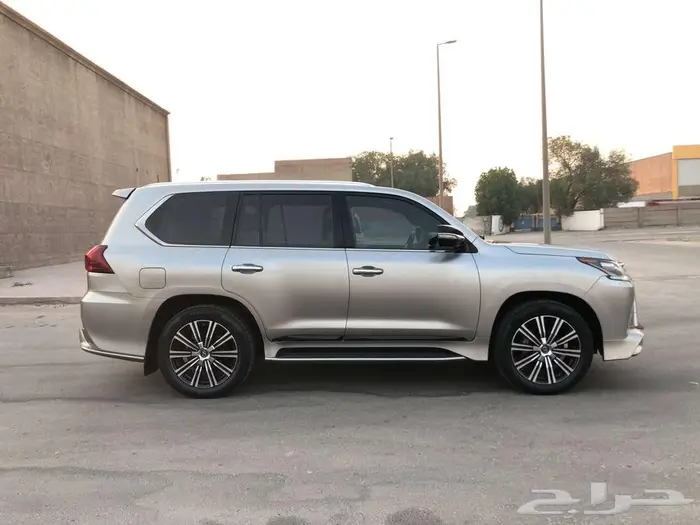 جيب لكزس LX570 (مخزن عداد قليل 77 ألف km) 10