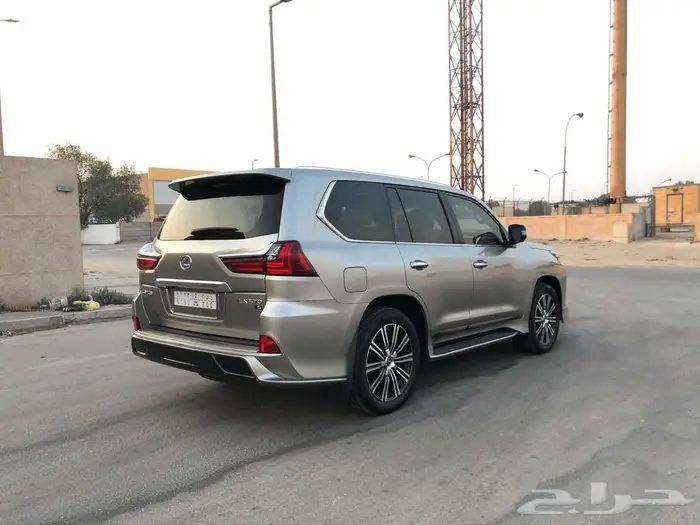 جيب لكزس LX570 (مخزن عداد قليل 77 ألف km) 15