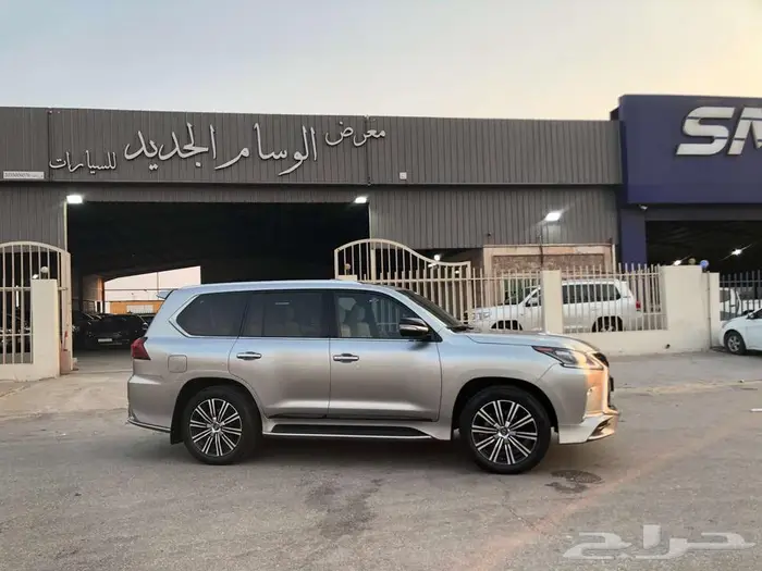 جيب لكزس LX570 (مخزن عداد قليل 77 ألف km) 12