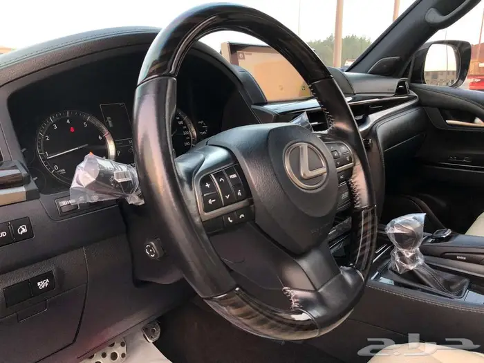 جيب لكزس LX570 (مخزن عداد قليل 77 ألف km) 31