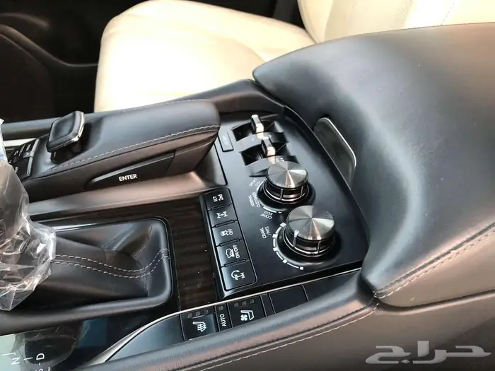 جيب لكزس LX570 (مخزن عداد قليل 77 ألف km) 29