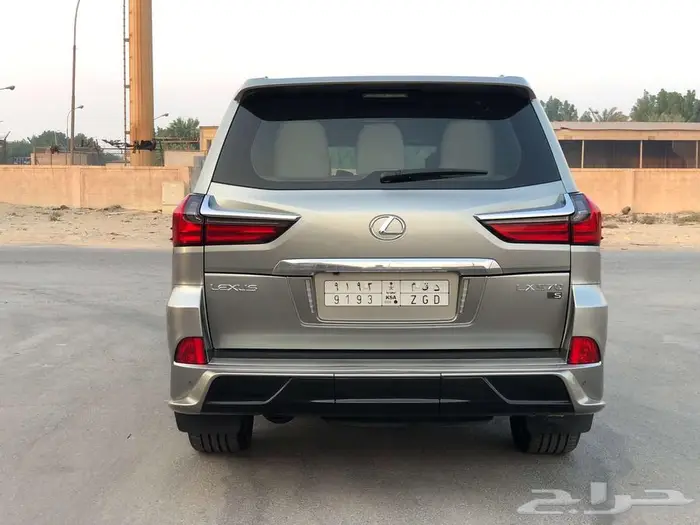 جيب لكزس LX570 (مخزن عداد قليل 77 ألف km) 7