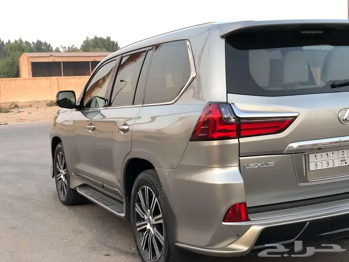 جيب لكزس LX570 (مخزن عداد قليل 77 ألف km) 9