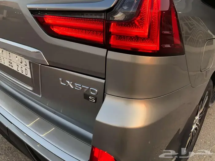 جيب لكزس LX570 (مخزن عداد قليل 77 ألف km) 36