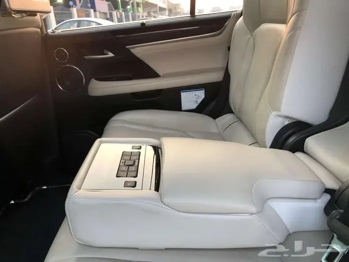 جيب لكزس LX570 (مخزن عداد قليل 77 ألف km) 33