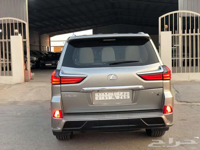 جيب لكزس LX570 (مخزن عداد قليل 77 ألف km) 17