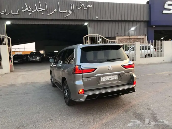 جيب لكزس LX570 (مخزن عداد قليل 77 ألف km) 39