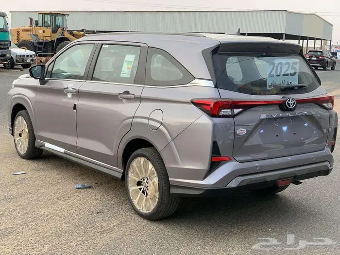 تويوتا فيلوز 2025 GLX. 11