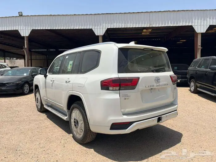 لاندكروزر GXR L4 2025 نقد وتقسيط 2