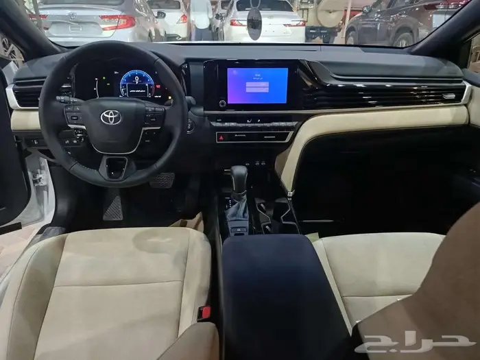 تويوتا كامري LE بنزين 2025 12