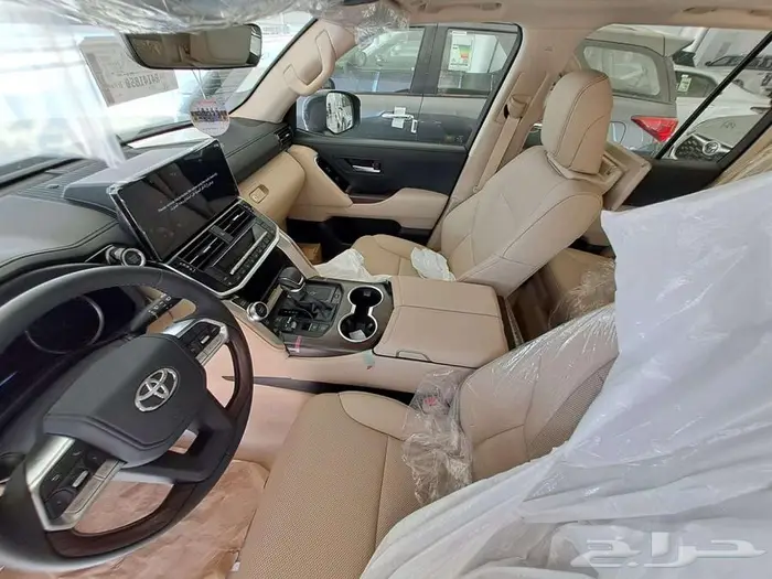 تويوتا لاندكروزر Gxr4 بنزين ( لون أسود ) 2025 8