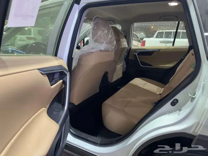 تويوتا راف فور LE بنزين دفع رباعي 2025 10