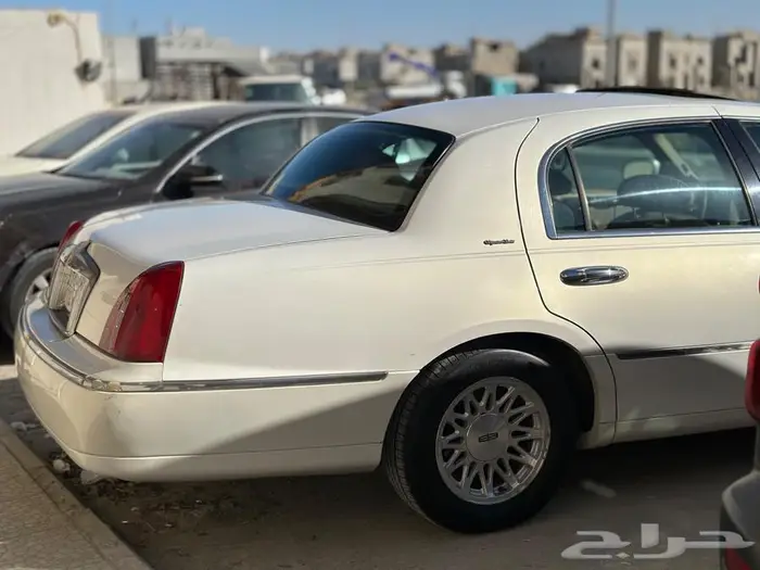 للبيع تاون كار 1998 4