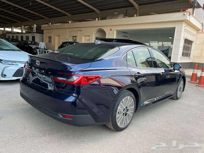 تويوتا كامري LE هايبرد 2025 متاح اقساط و كاش 3