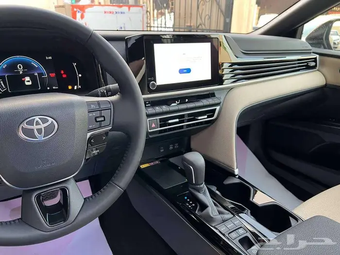 تويوتا كامري LE هايبرد 2025 متاح اقساط و كاش 7