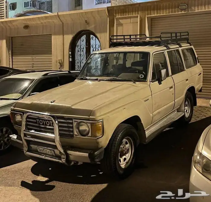 جيب لاندكروزر صالون 83 0