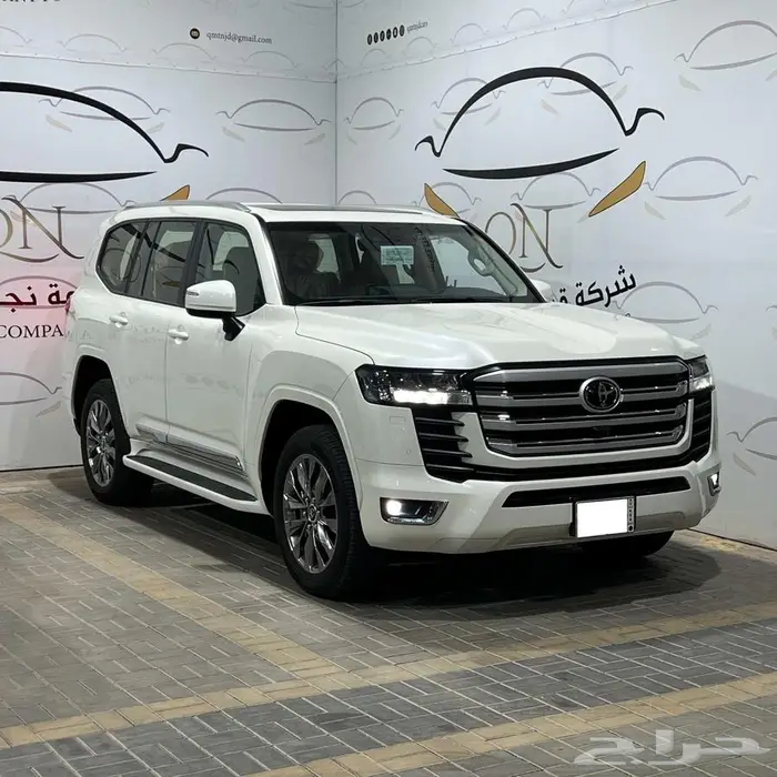 لاندكروزر GXR رقم 5 بنزين سعودي 2024 ممشى 5 الف 0