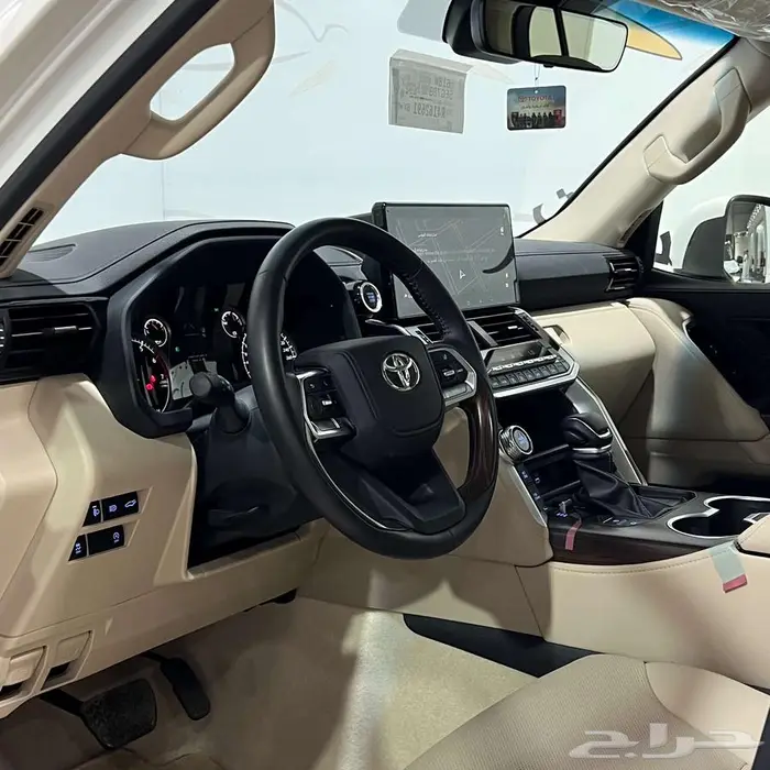 لاندكروزر GXR رقم 5 بنزين سعودي 2024 ممشى 5 الف 8
