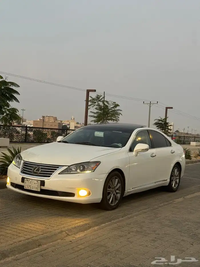 للبيع لكزس es 350 موديل 2011 0