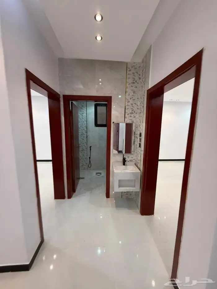 فلل فاخره للبيع في حي بحره 16