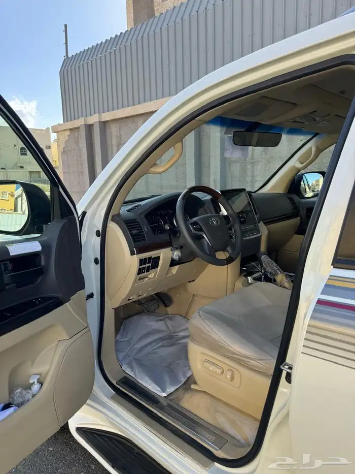 جيب لاندكروزر 16