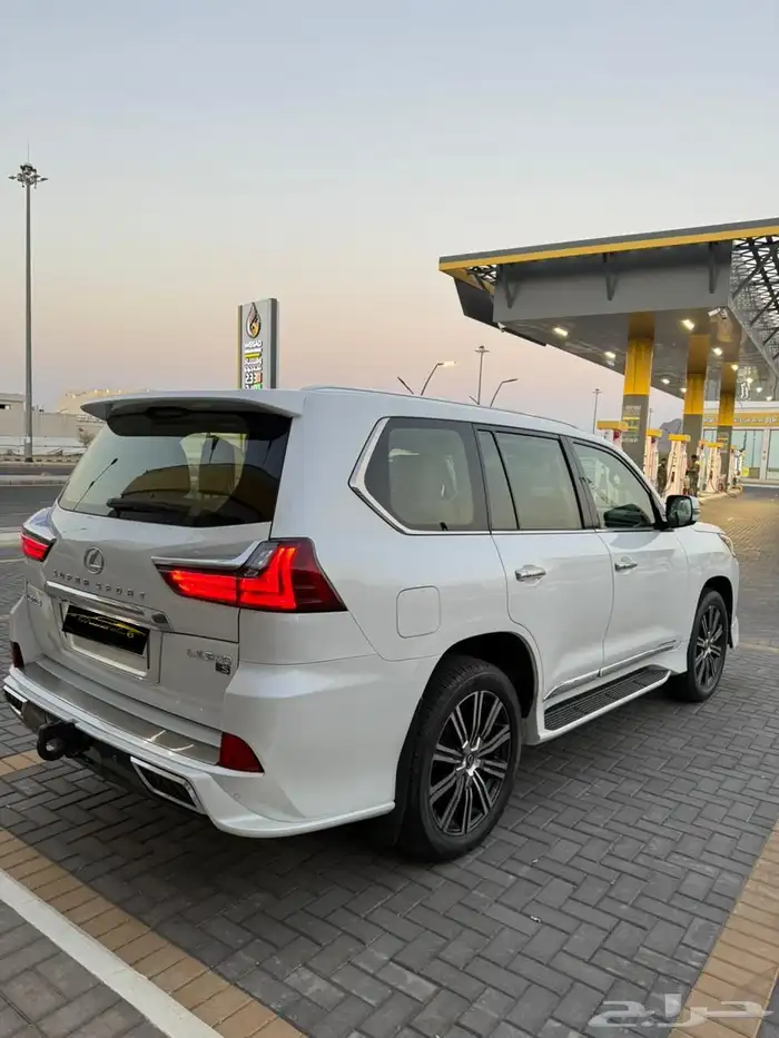 لكزس LX570 سبورت 2017 سعودي 8